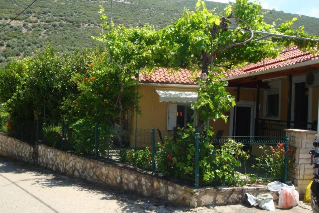 Grapes And Roses Holiday home *